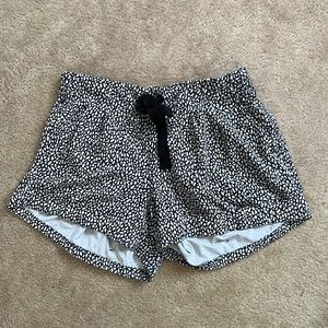 Lululemon spring break away short 8 black and white